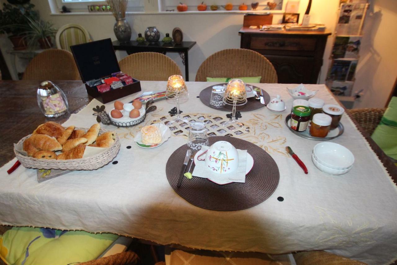 לינה וארוחת בוקר Romery  Roulotte La Dominique מראה חיצוני תמונה